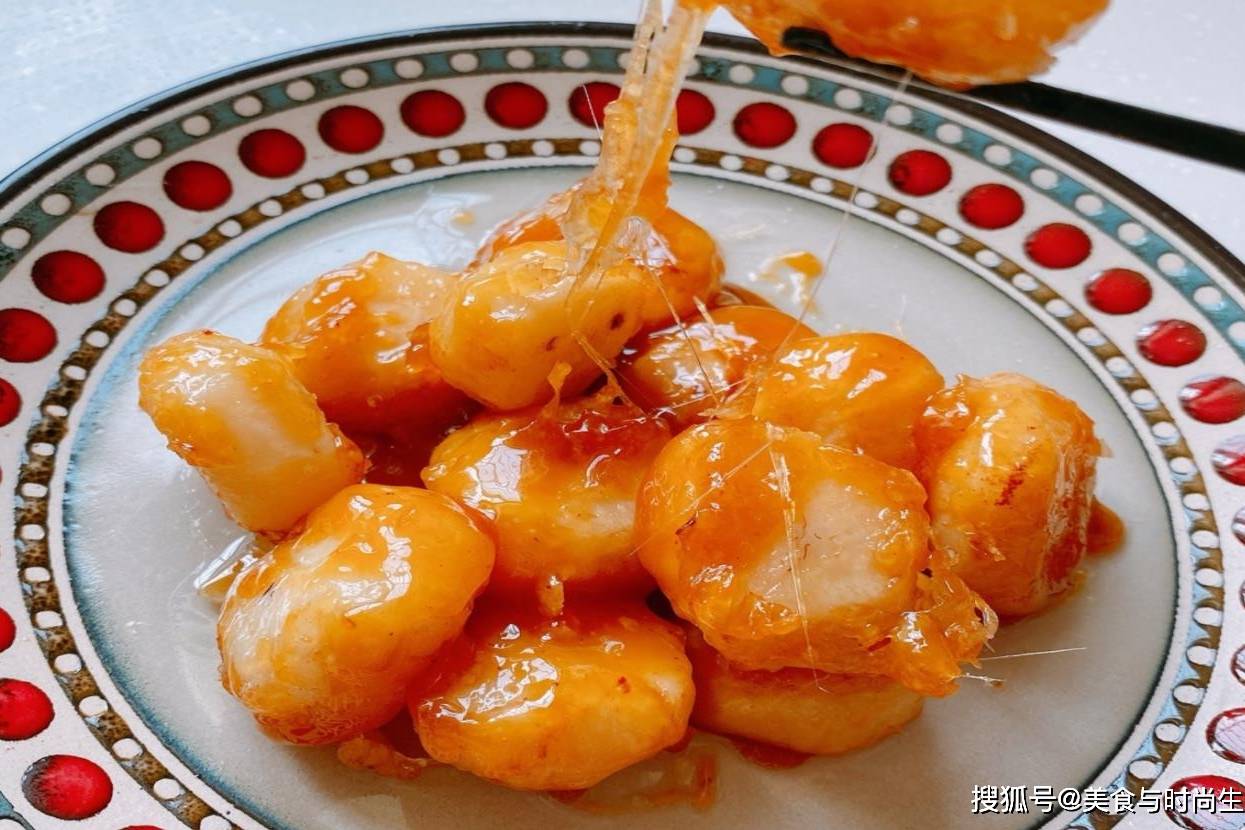 家里有荸荠别总是水煮了试试新做法油炸拔丝好看又好吃