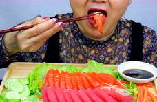 为何日本人常吃生鱼片，却不见他们担心有寄生虫？看完就明白了