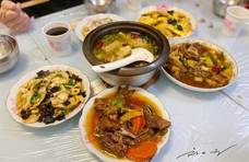 湖北一家人留在上海过年，晒晒除夕的年夜饭，看看有没有湖北味？