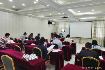 女子整容失败索赔被斥 深圳鹏爱医疗：100多