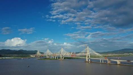 第二条珠海大道——香海大桥正全力建设中,香海高速在白蕉设有落桥点