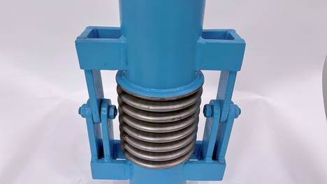 吸收锅炉炉膛向下热膨胀和炉膛的横向膨胀及送粉管道的热位移