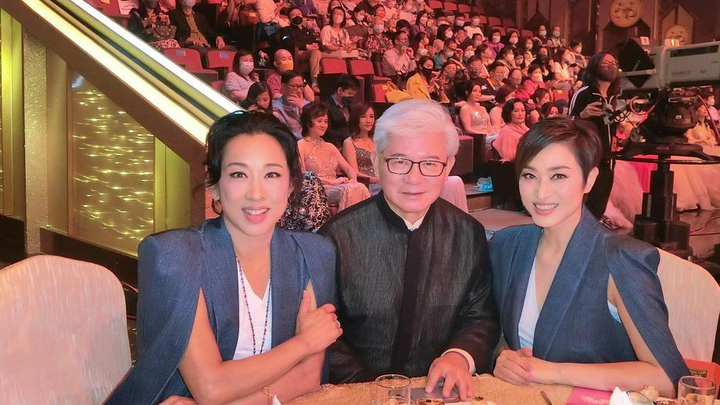 64岁朱玲玲再当奶奶，儿媳生娃奖励过亿元，你怎么看？