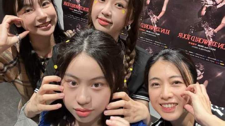 虞书欣和蔡徐坤演唱会，你更喜欢谁？