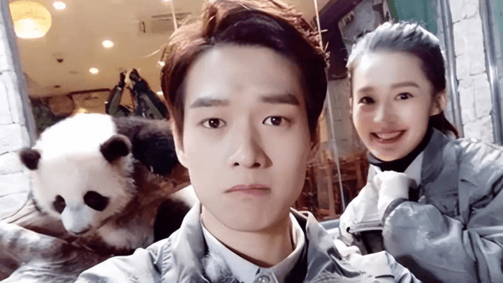 网友偶遇董子健孙怡带女儿逛街，他们离婚后首同框，你觉得是真爱吗？