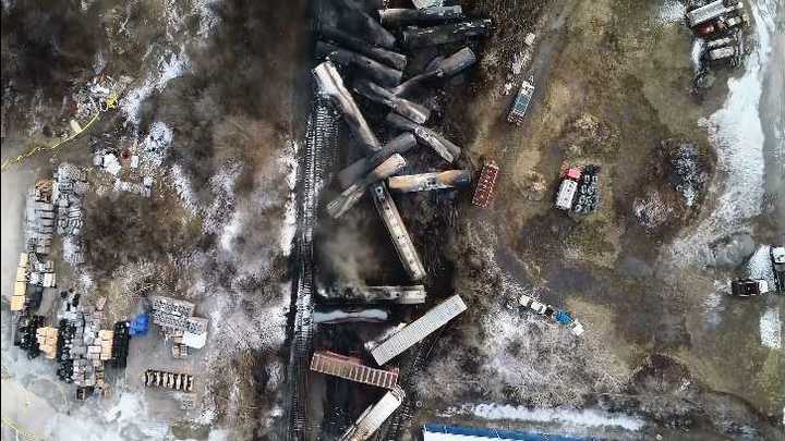 火车脱轨致剧毒化学物泄露，应该紧急撤离吗？