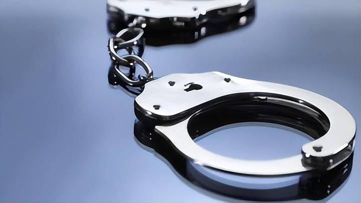 女子10万元雇凶教训人，杀手"伪造现场骗佣金，你支持重判吗？