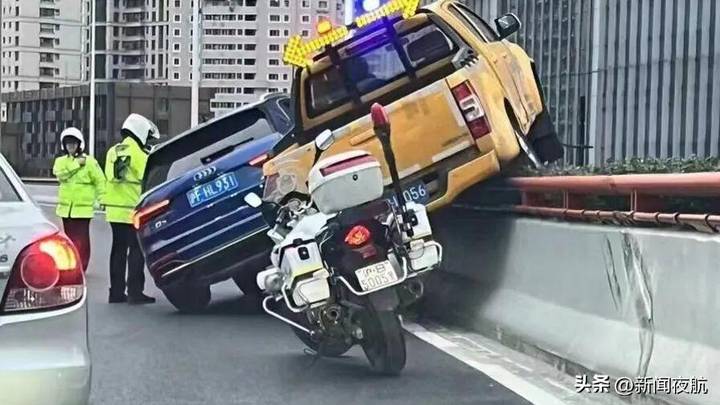 高架桥上史诗级斗气车，谁的责任更大？