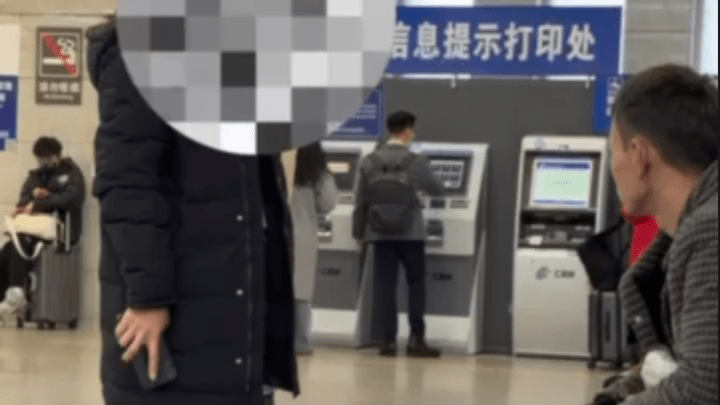 扫不起就不要坐男子在南京站坐按摩椅疑被驱赶，你怎么看？