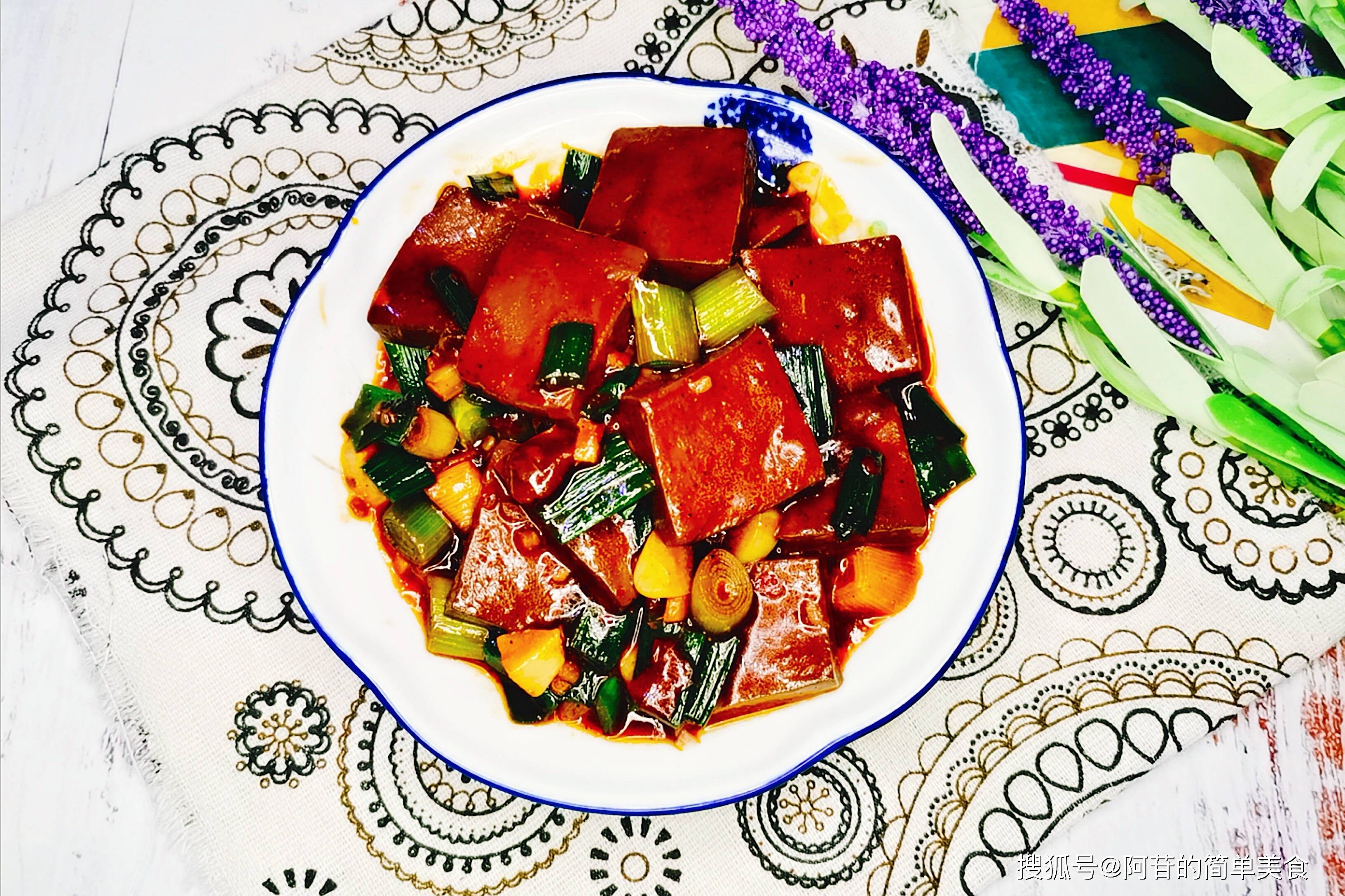 原创猪血旺最家常的搭配青蒜苗是特色没吃过就太可惜了