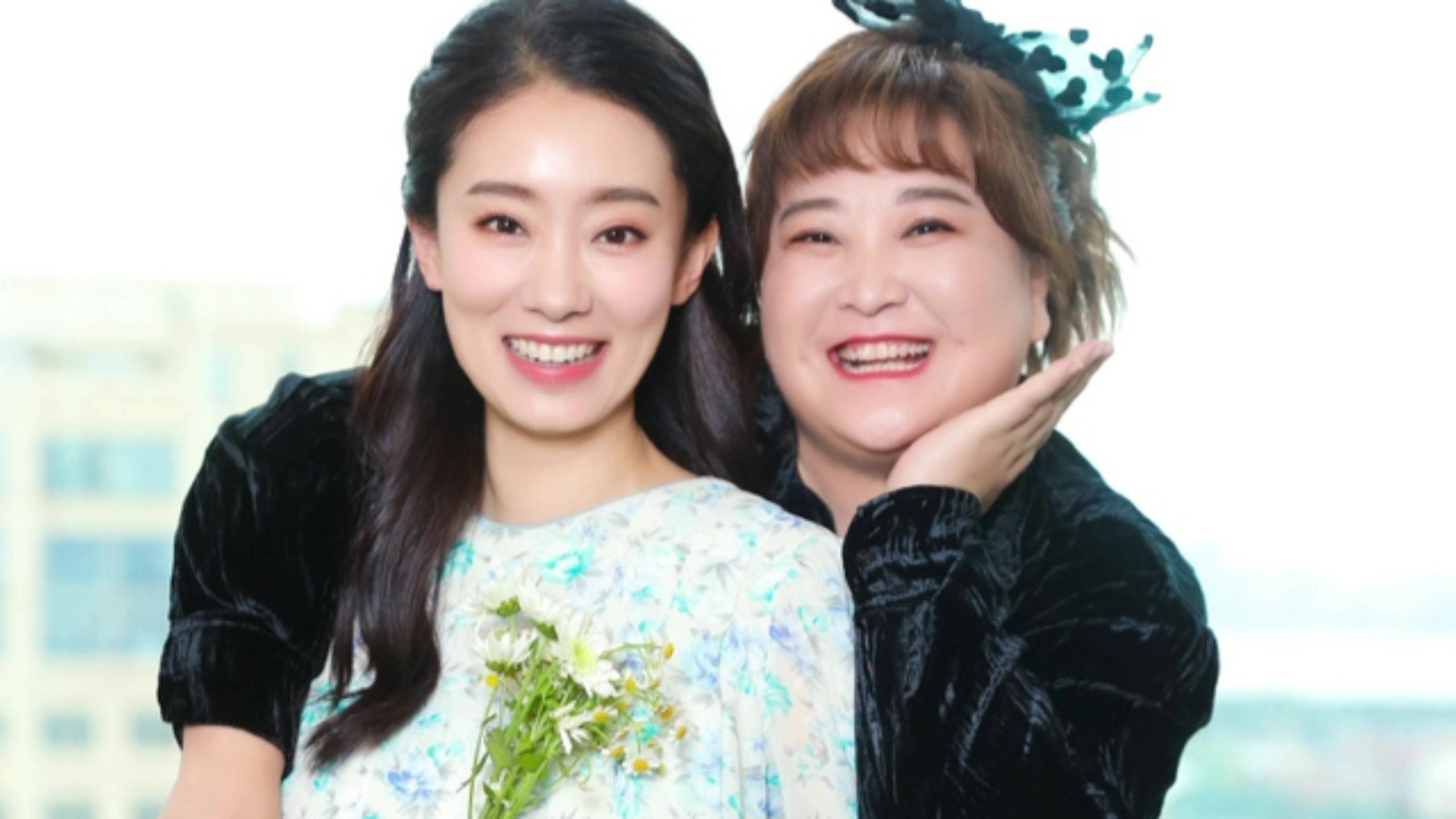 张小斐因电影你好李焕英走红不忘初心到襄阳祭拜贾玲母亲