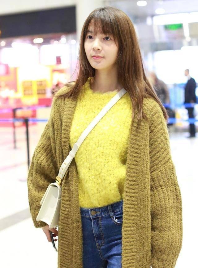 陈瑶真大胆!换个发型就素颜,不化妆和路人没差