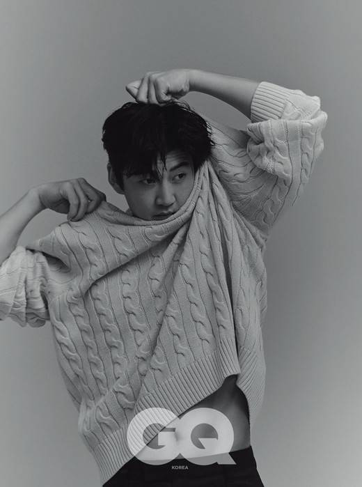 尹继尚最新杂志写真曝光黑白大片展独有电影氛围