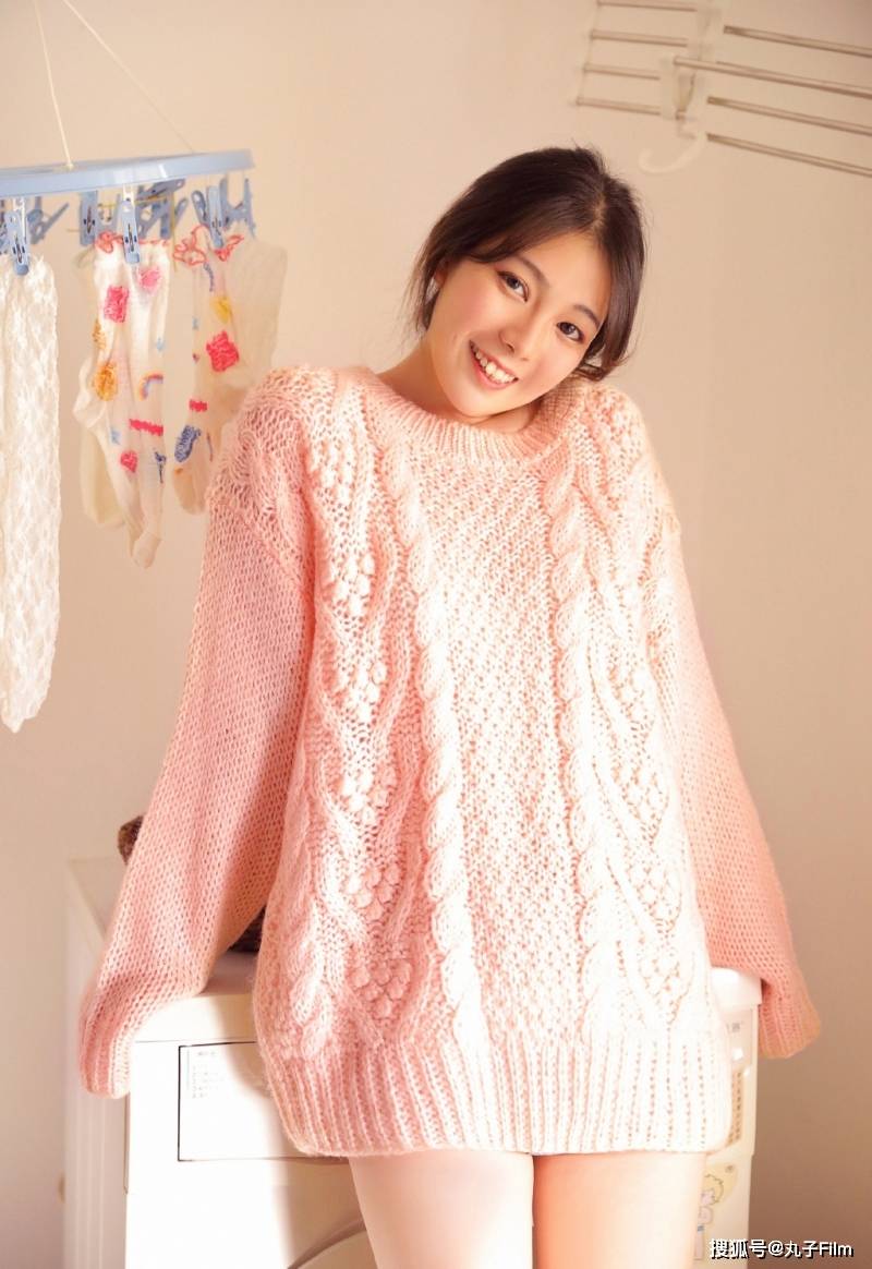 性感美女时尚写真早安少女粉色毛衣甜美可人清纯养眼迷人