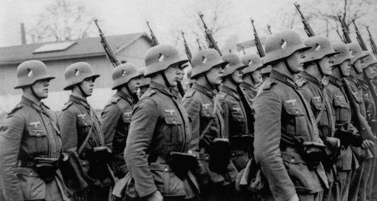 原创纳粹德国在二战战败后为什么士兵们不脱下军装逃命而是选择成建制