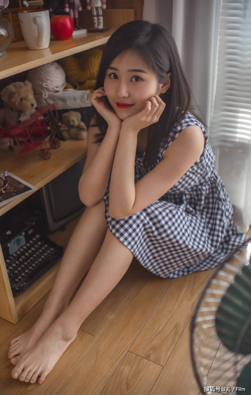 性感美女时尚写真长发披肩美少女笑容甜美清纯养眼迷人