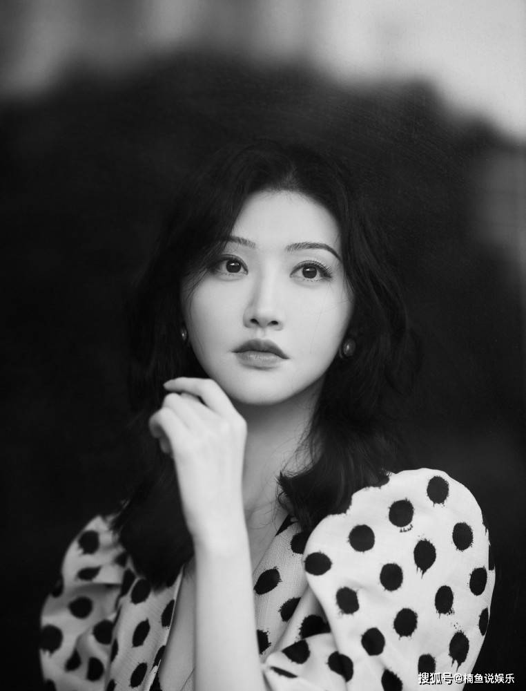 原创景甜复古泡泡袖好迷人弯弯柳叶眉气质出众不愧是司藤小姐