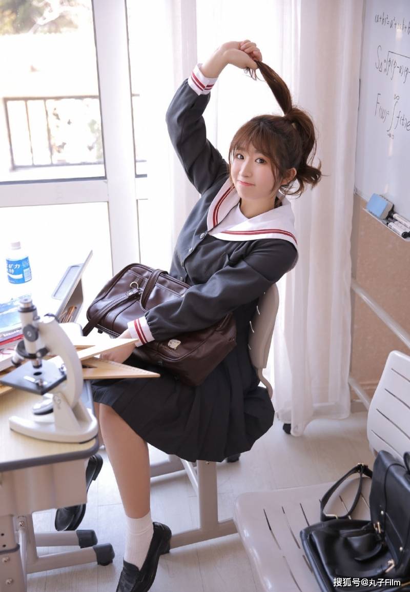 性感美女时尚写真马尾辫少女学生妹笑容甜美清纯养眼迷人