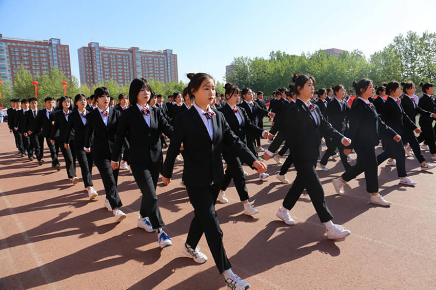 保定市科技中等专业学校举行第一届春季运动会开幕式