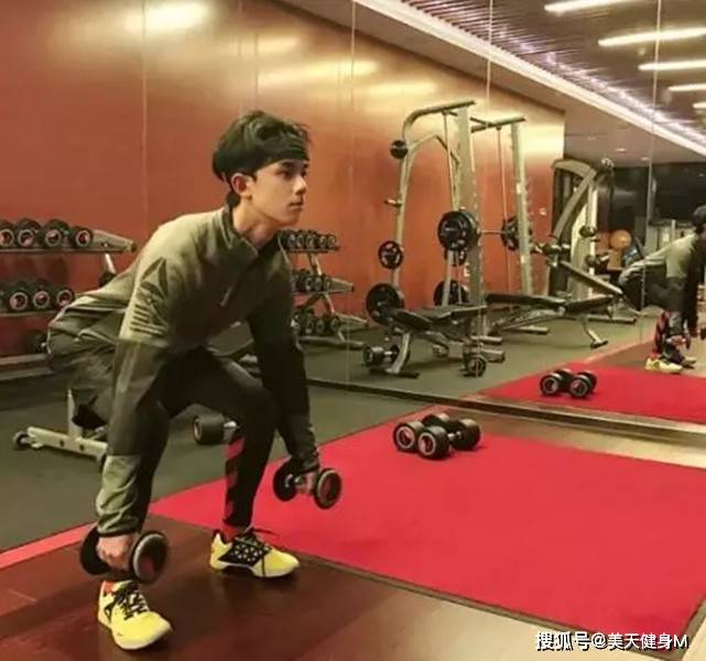 22歲吳磊變身「老公」，肌肉身材上熱搜，網友：身材是什麼水平？ 健身減肥達人 第6张