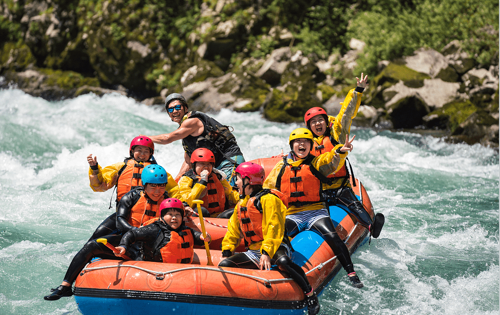 丛林漂流鹤鸣山原始森林全程36公里丛林穿越遍赏惊艳美景