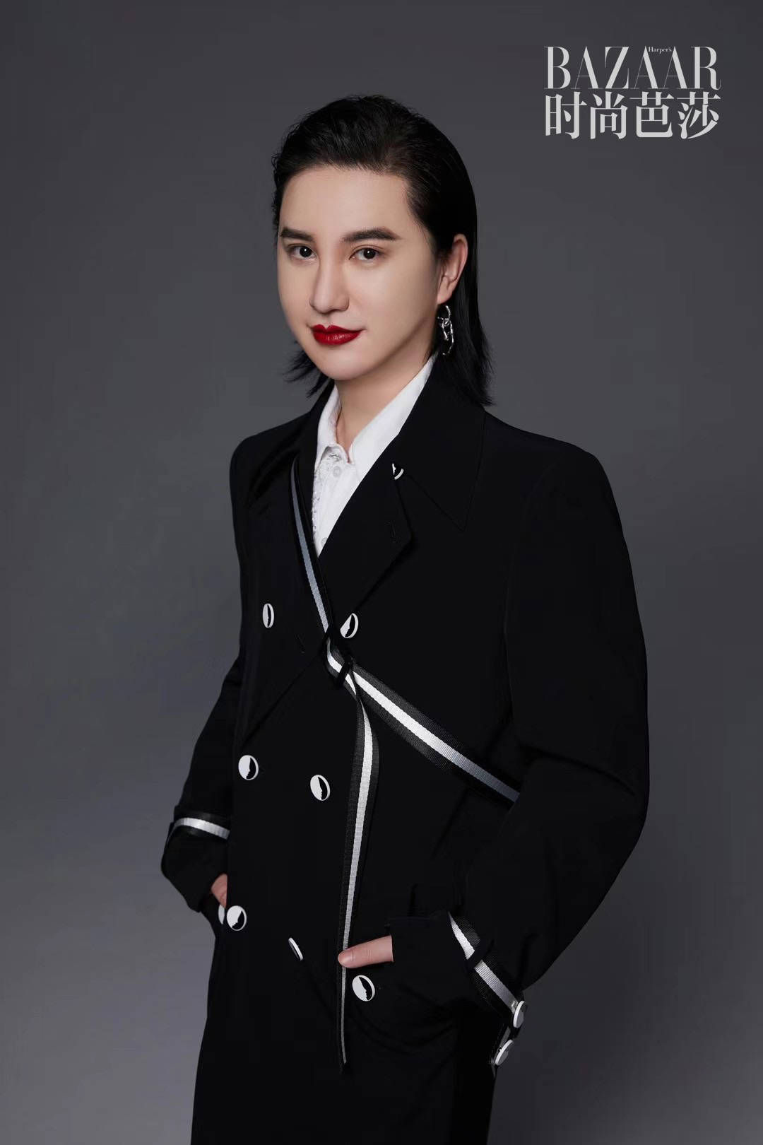 郑善方登上《时尚芭莎》杂志活氣麗品牌明星企业家破圈时尚 郑善方登上《时尚芭莎》杂志活氣麗品牌明星企业家破圈时尚