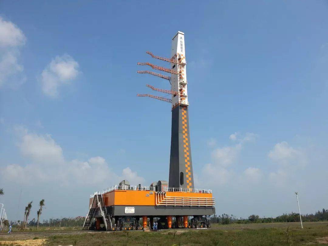 火箭总体设计师来讲述火箭是如何从总装厂房运到发射塔架的