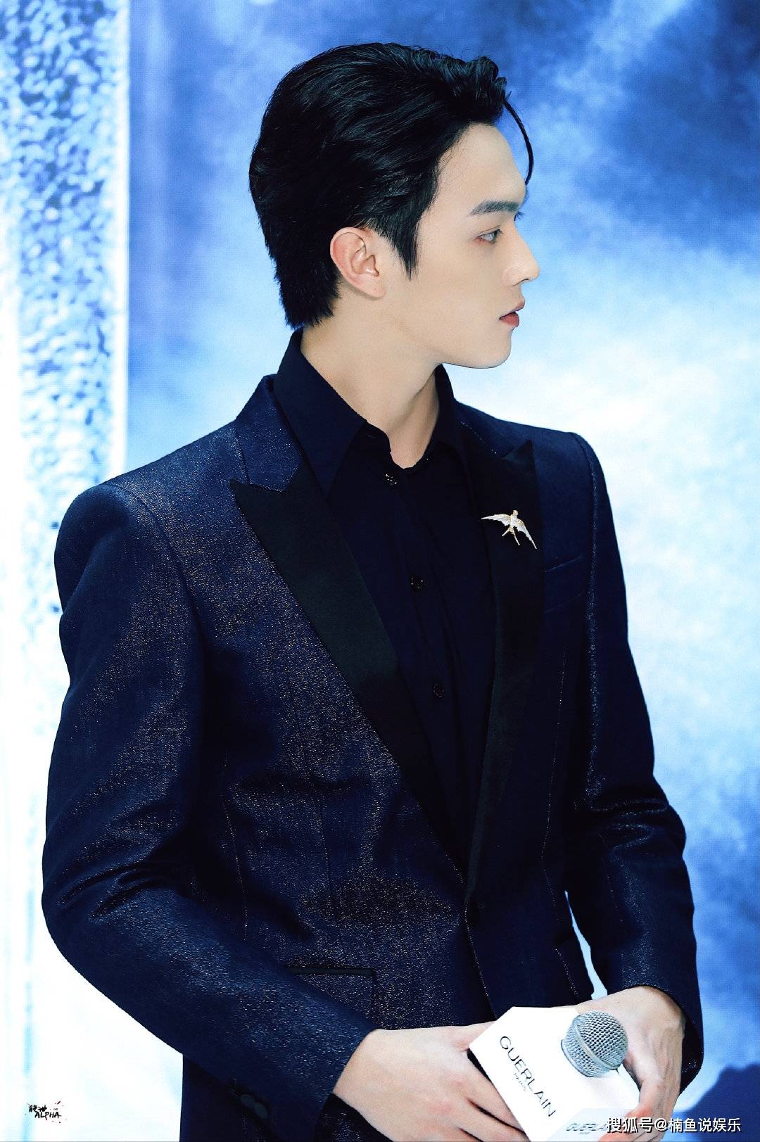 原创许凯西装有多绝风度翩翩气质出众长腿贵公子好迷人