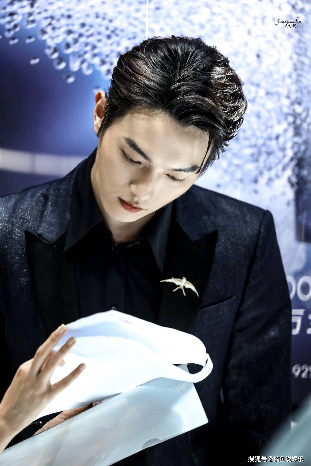 原创许凯西装有多绝风度翩翩气质出众长腿贵公子好迷人