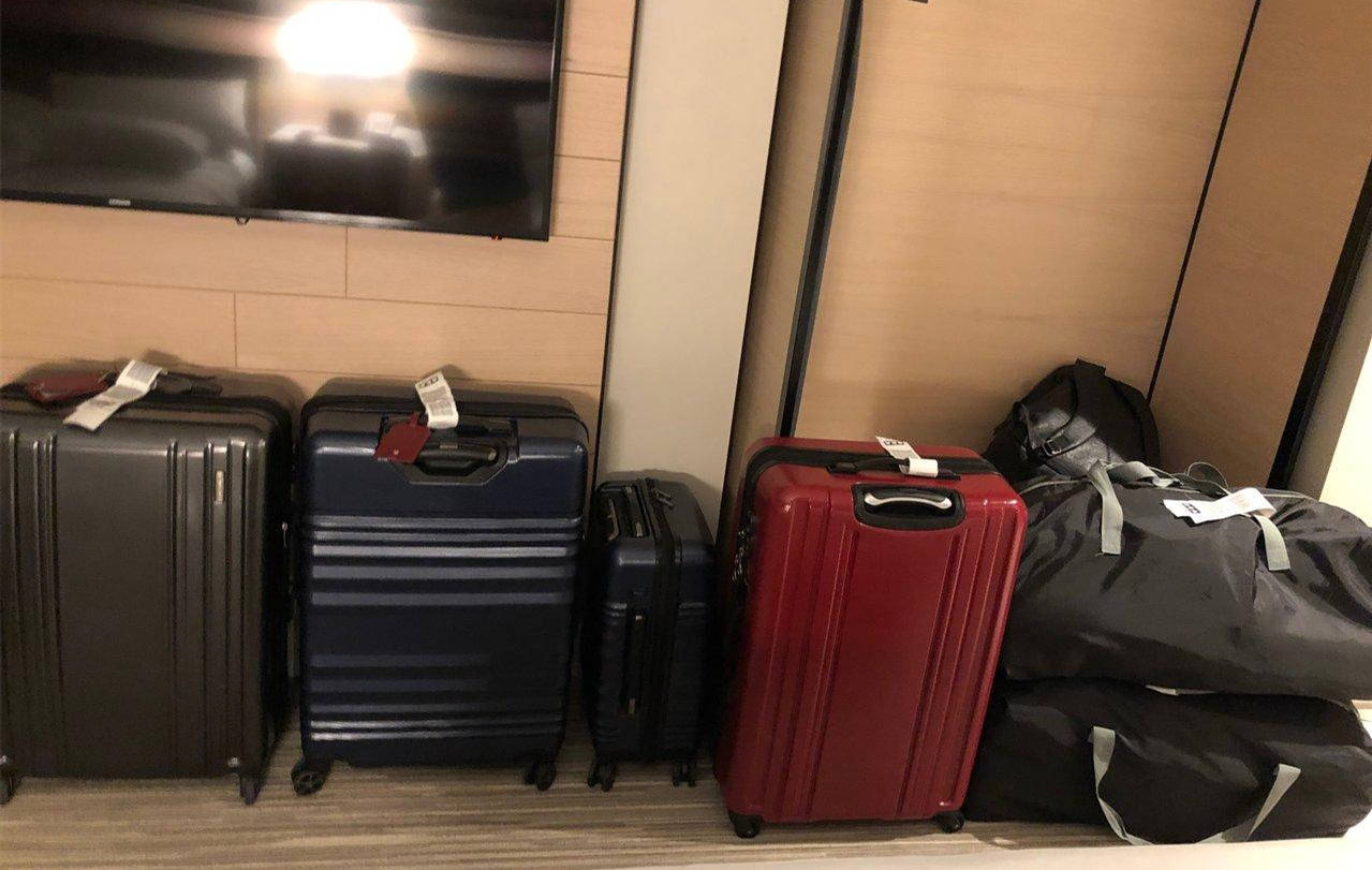 (图片来源网络)像这种重物件最好利用行李箱搬运,因为带有滚轮,搬运时