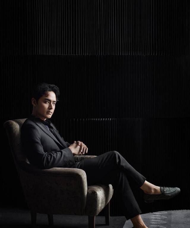 原创39岁明道依旧霸道西装明眸皓齿当年的单均昊又回来了