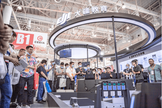 教育|大疆教育于第79届教育装备展发布最新RoboMaster TT编队飞行套装