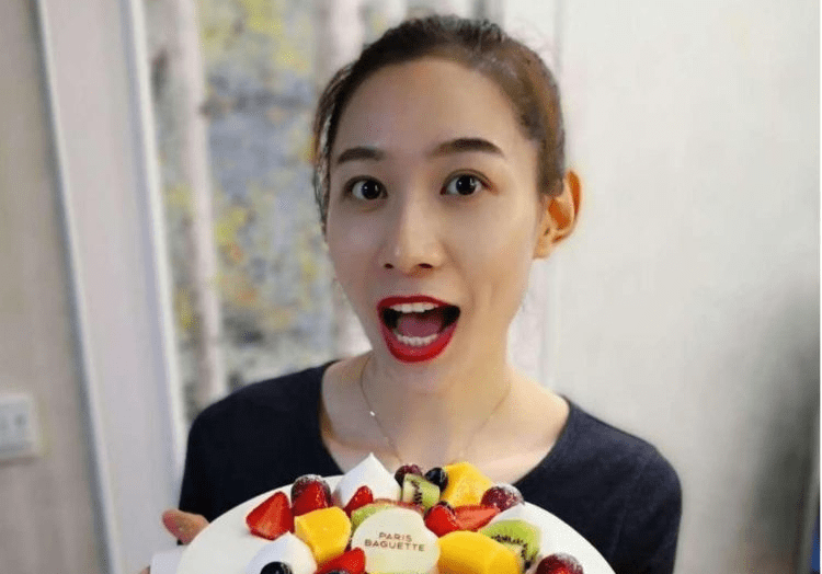 女排副攻人设崩塌,颜值高素质却太低,跟李盈莹彻底结下粱子!_姜倩雯