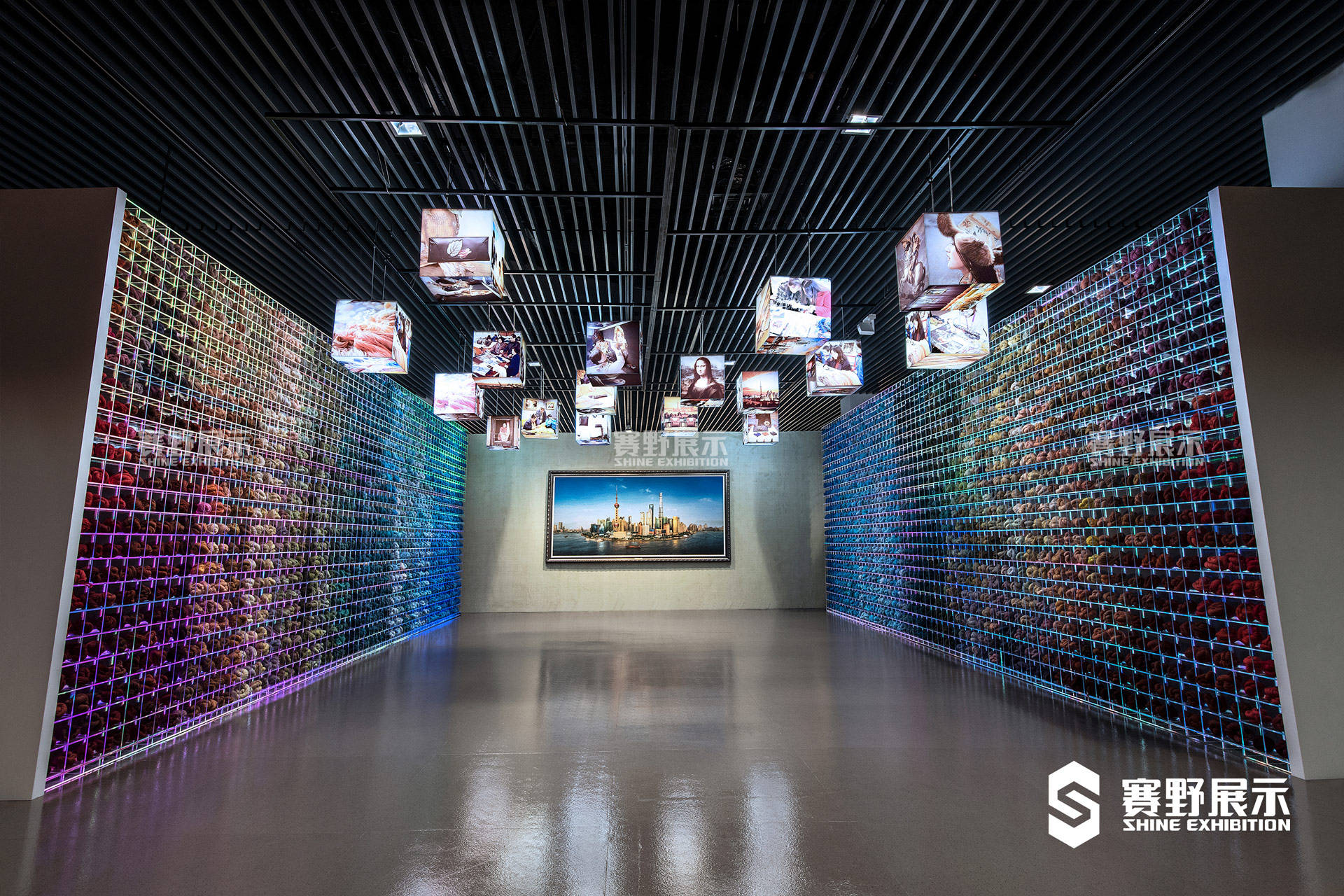 展馆设计:赛野展示作为本次艺术展的布展单位,在浦东开发开放30周年