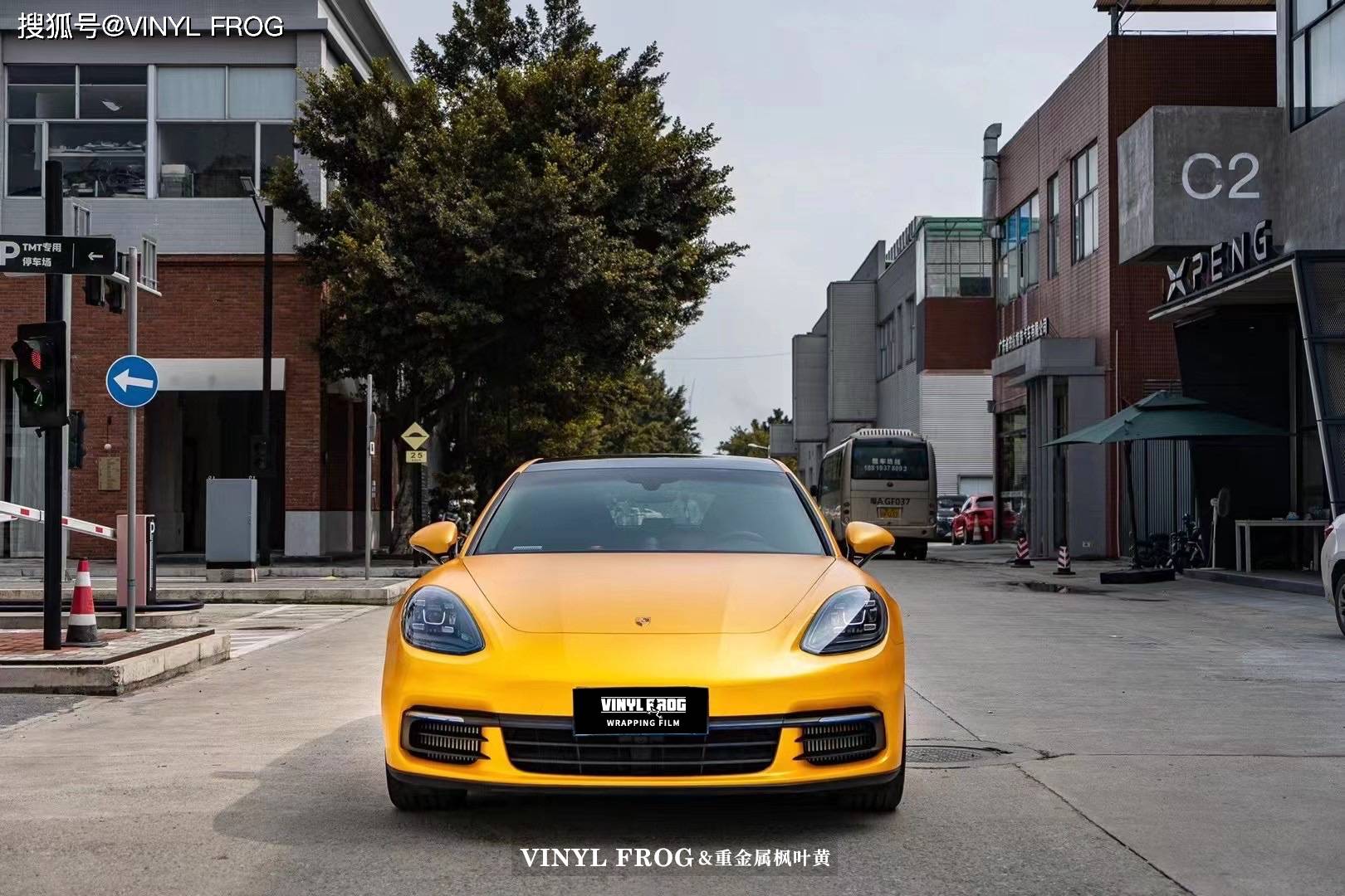 保时捷帕拉梅拉改色vinylfrog重金属枫叶黄_搜狐汽车_搜狐网