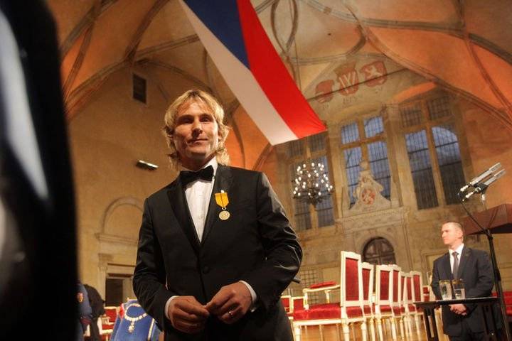 内德维德：捷克黄金一代的旗帜人物 96年欧洲杯一飞冲天_捷克队