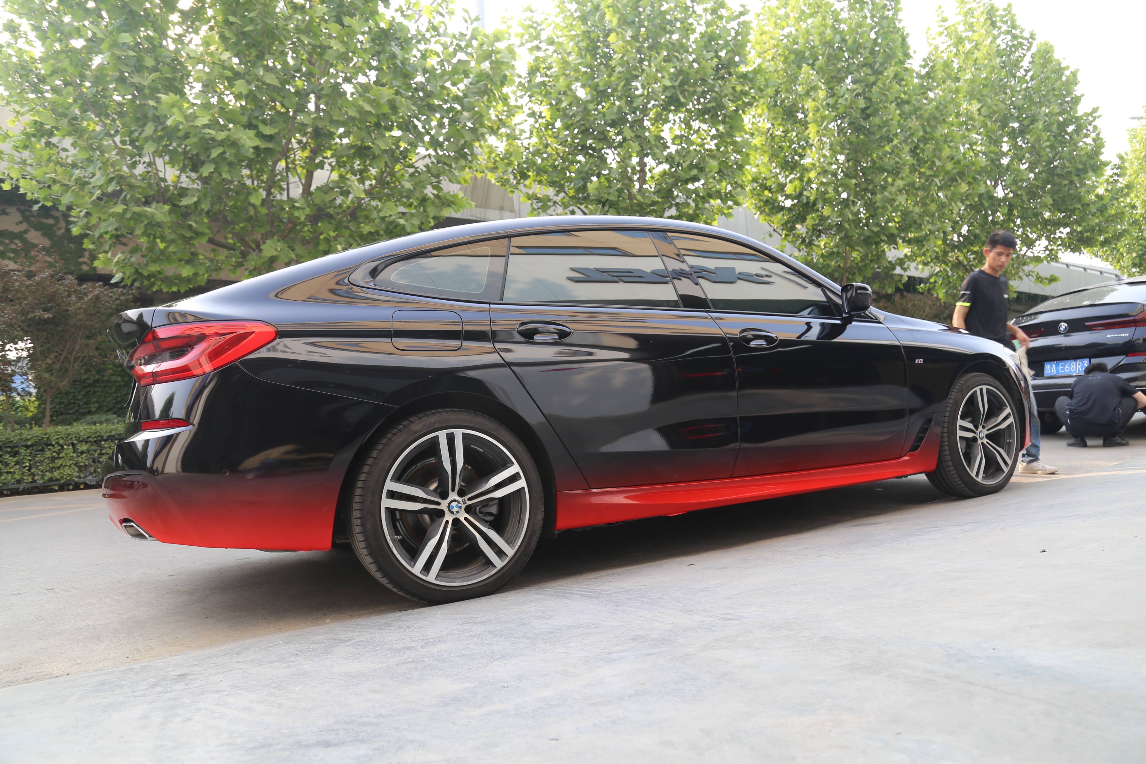 惬意随心宝马6系gt全车装贴xpel隐形车衣上黑下红渐变改色膜