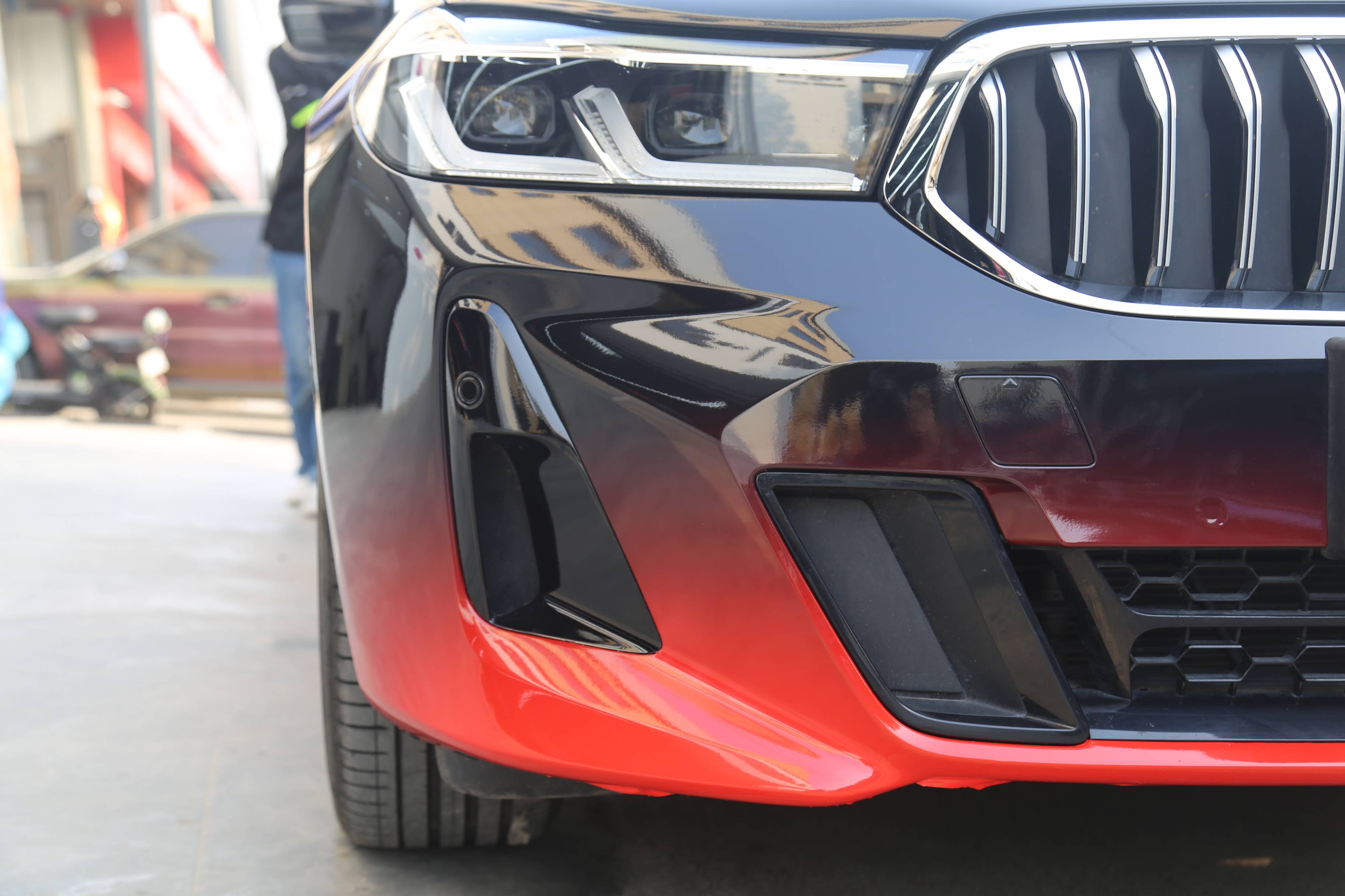 惬意随心宝马6系gt全车装贴xpel隐形车衣上黑下红渐变改色膜