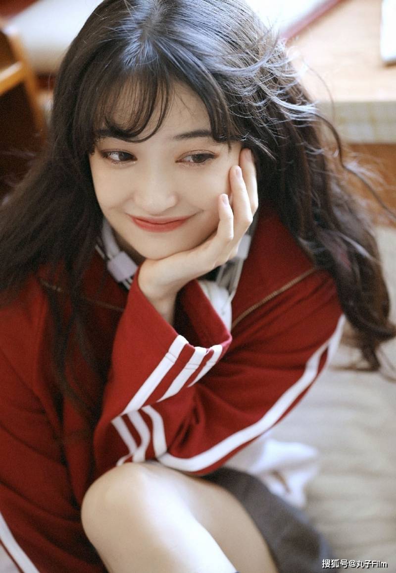 性感美女时尚写真运动服美少女青春活力俏皮可爱清纯甜美迷人