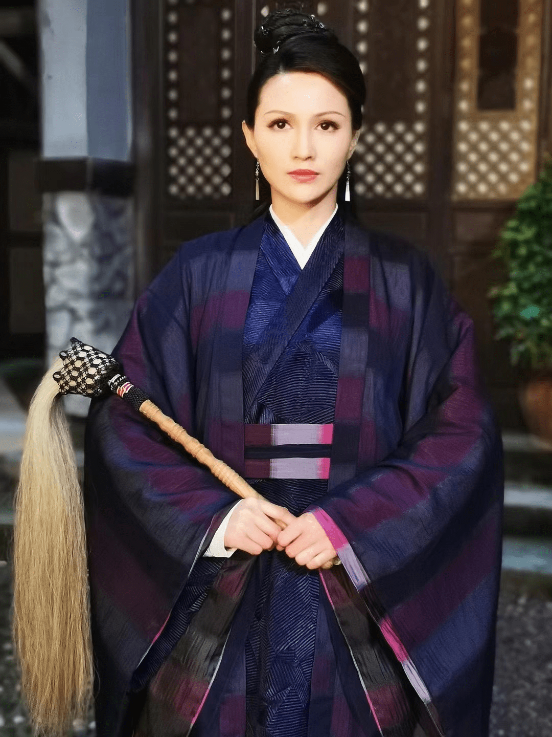 明莉加盟缉毒电影猎毒之极速追击上演飒爽惊艳杀手魅力