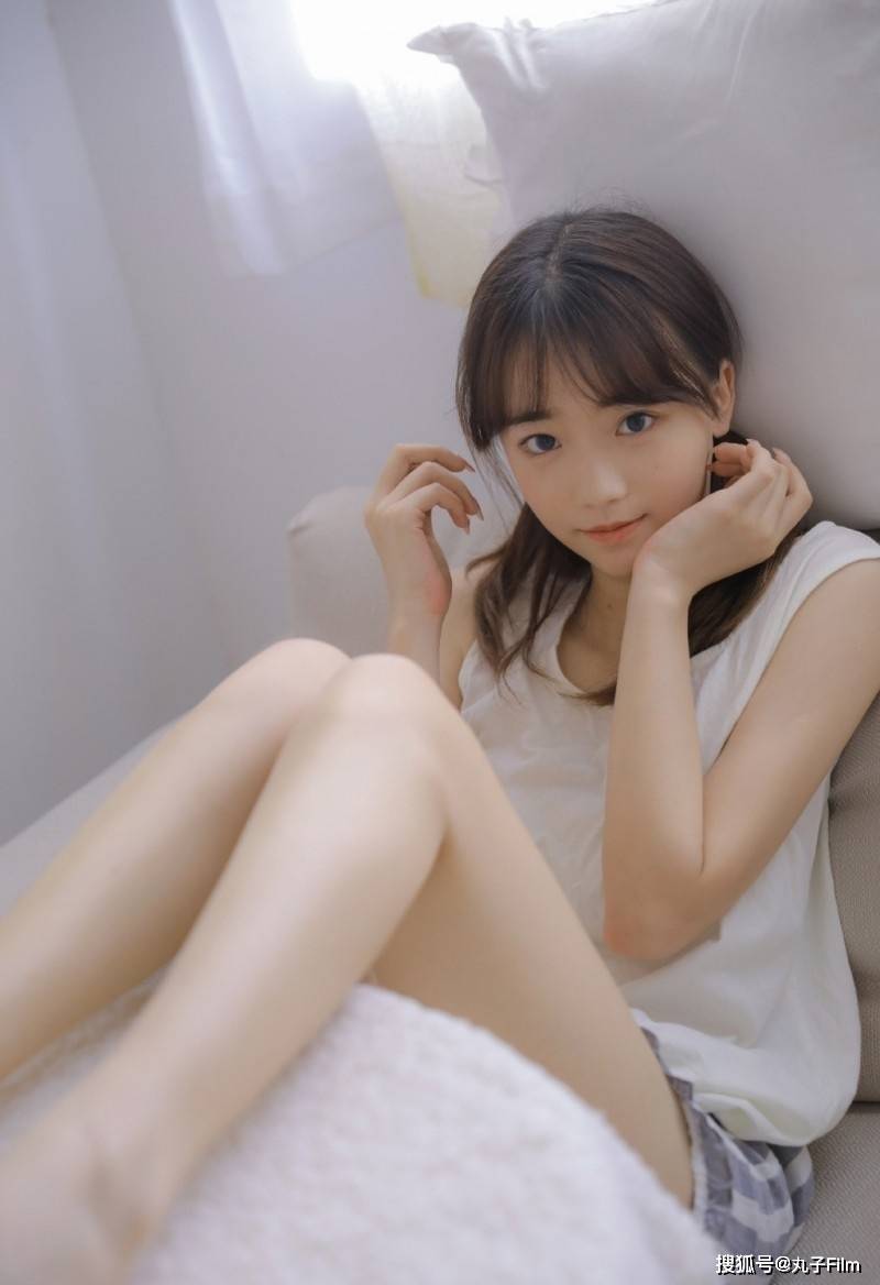 性感美女时尚写真:双马尾辫小萝莉俏皮可爱,清纯甜美迷人!