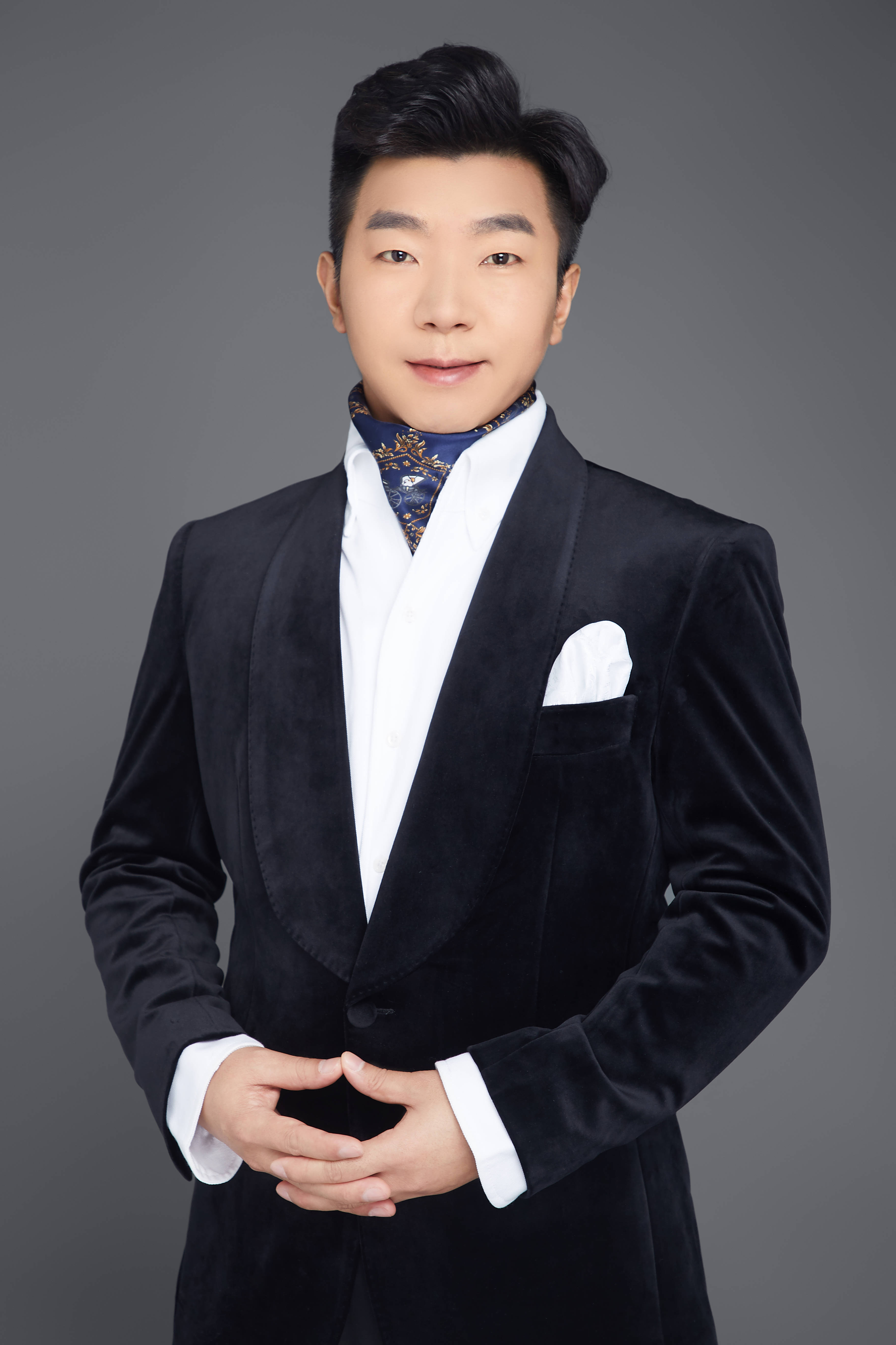 杜朋朋不忘初心回报社会