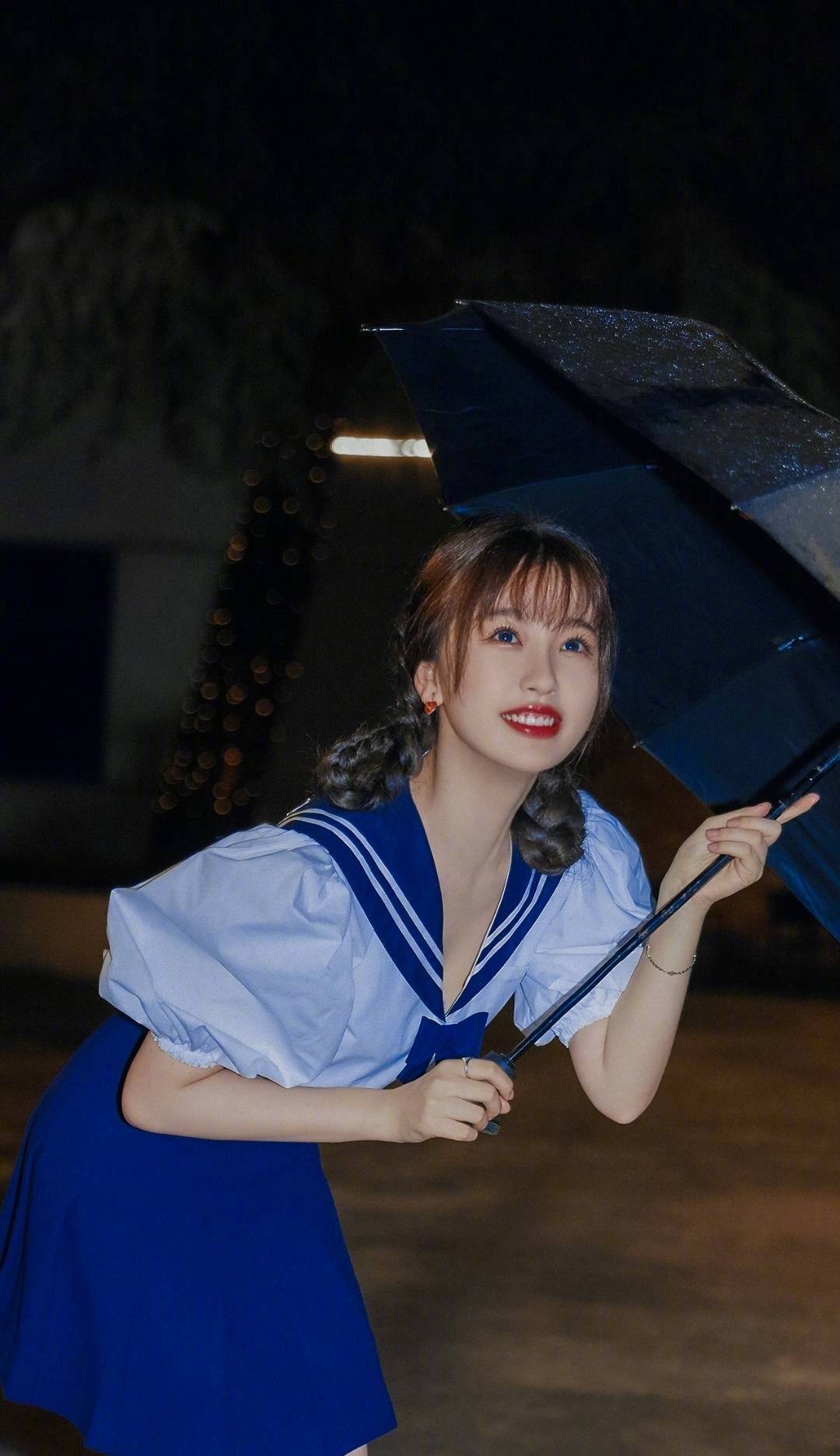 虞书欣夜间制服机车大片