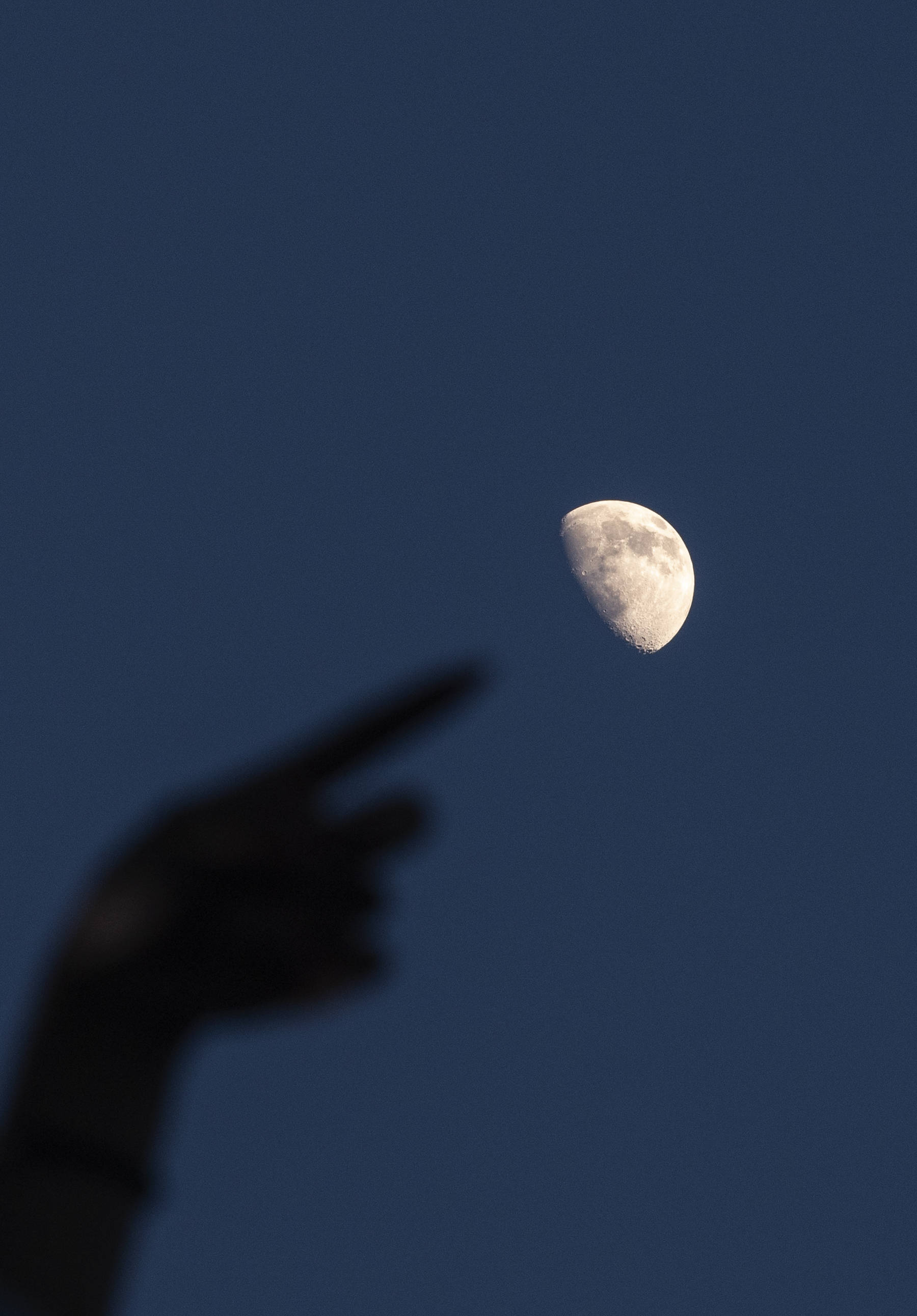 当超级月亮偶遇月全食如何用创意美图称霸朋友圈