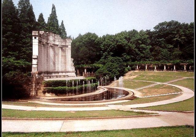 杨廷宝是我国近代建筑设计科学的重要创始人之一.