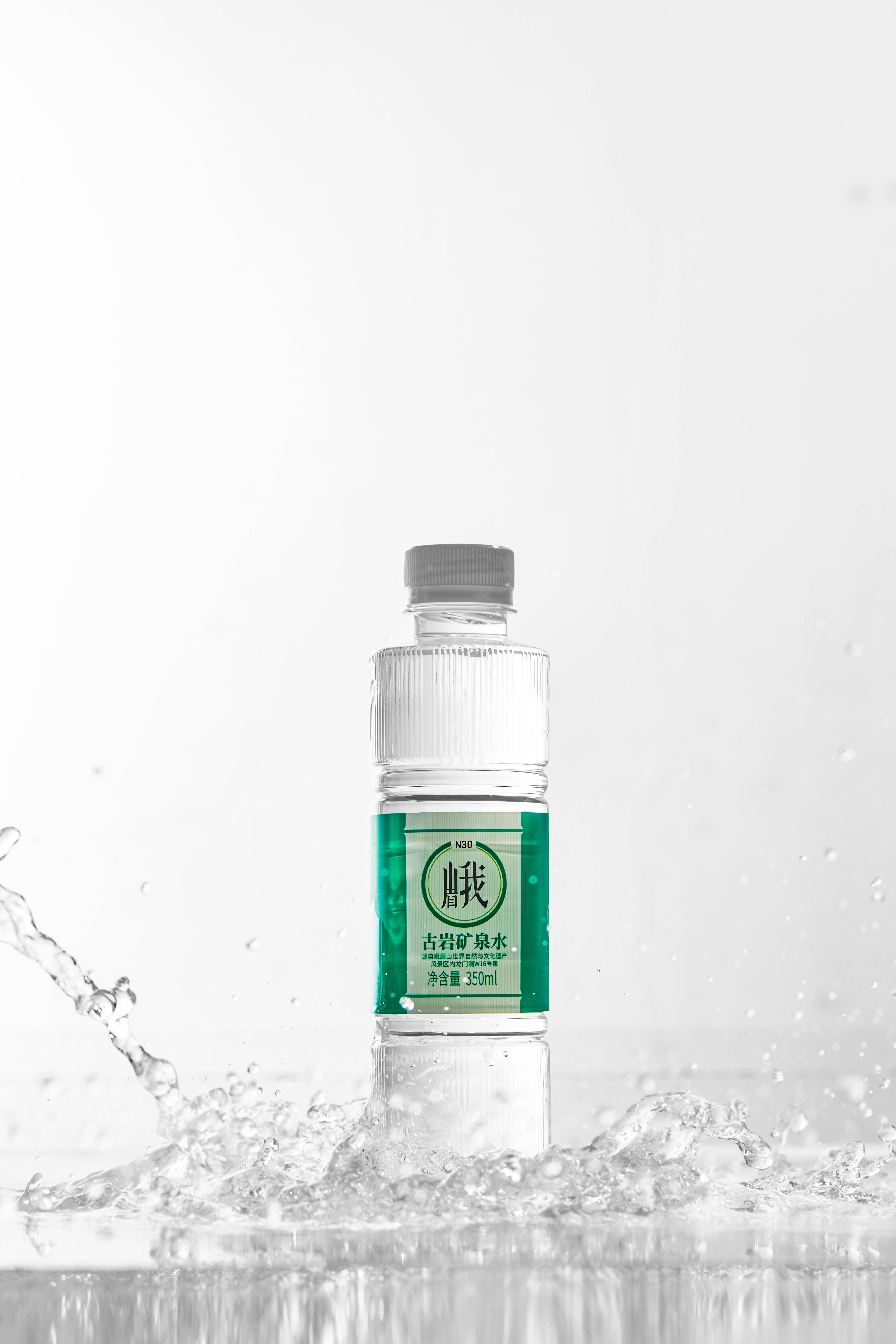 峨眉山古岩矿泉水