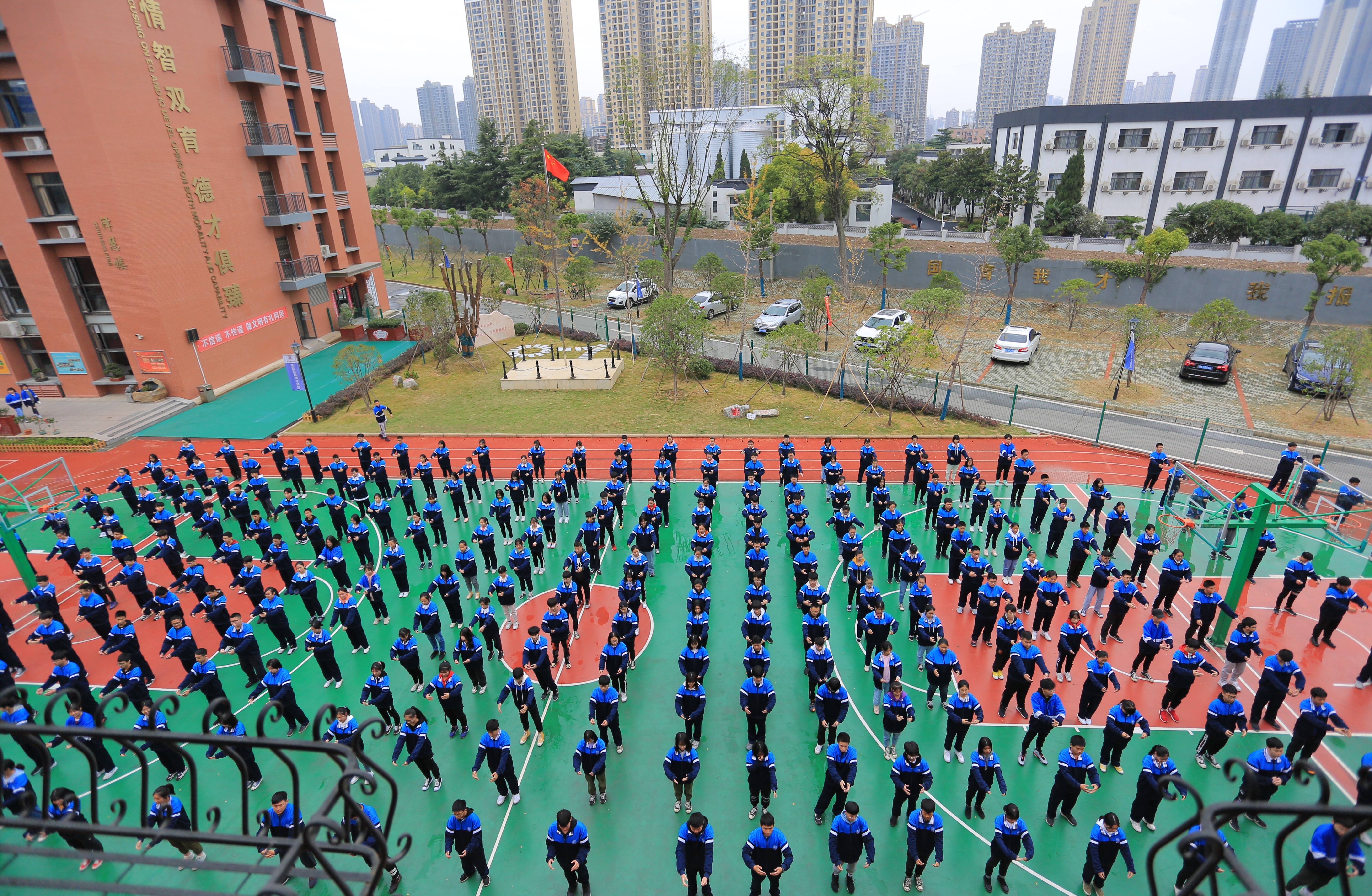 大国匠心栏目大国匠心精神高考在即武汉情智为学生的情和智奋斗