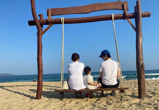 董子健卡点为孙怡庆生