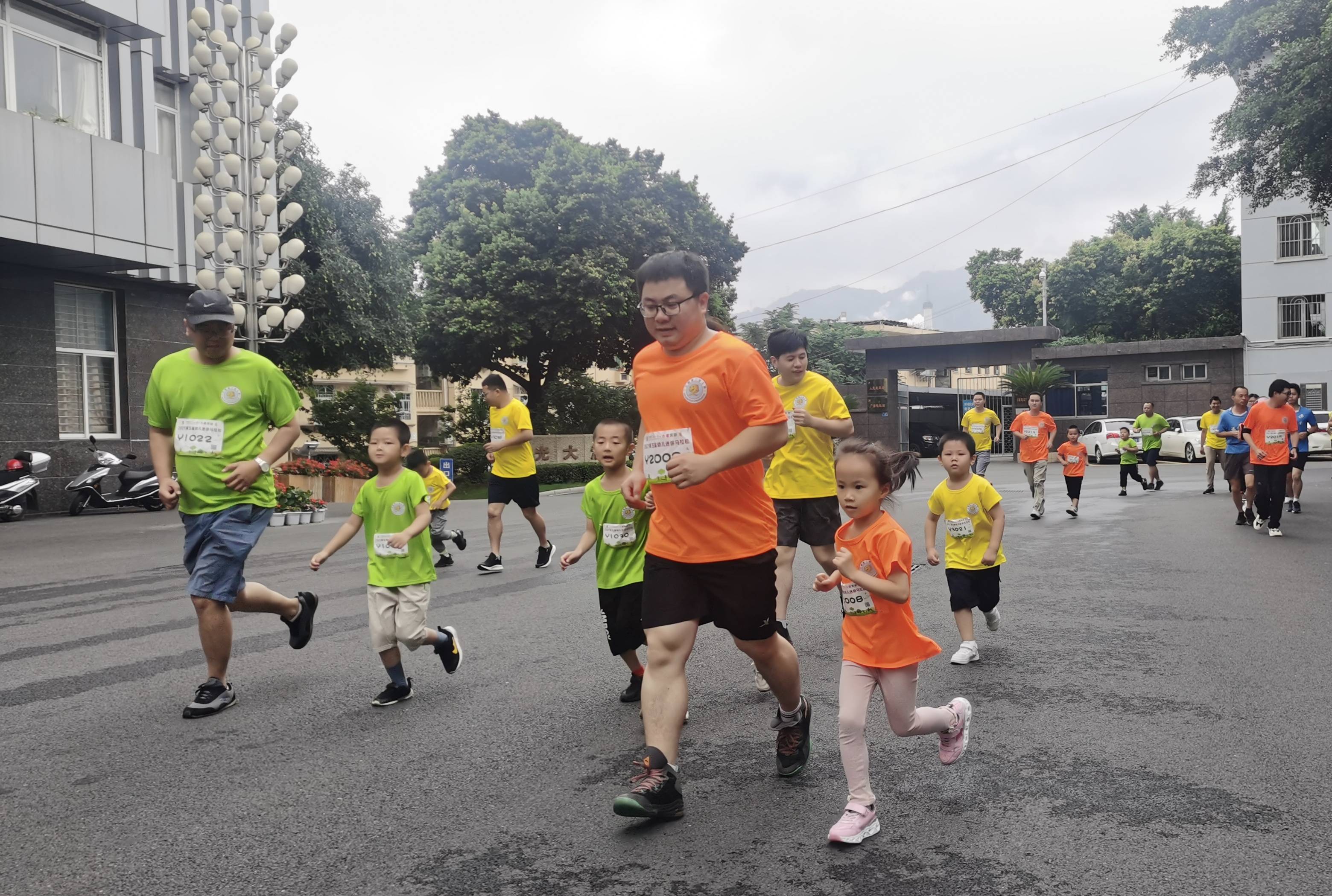 童心向党为爱奔跑三钢二幼2021第五届亲子迷你马拉松活动