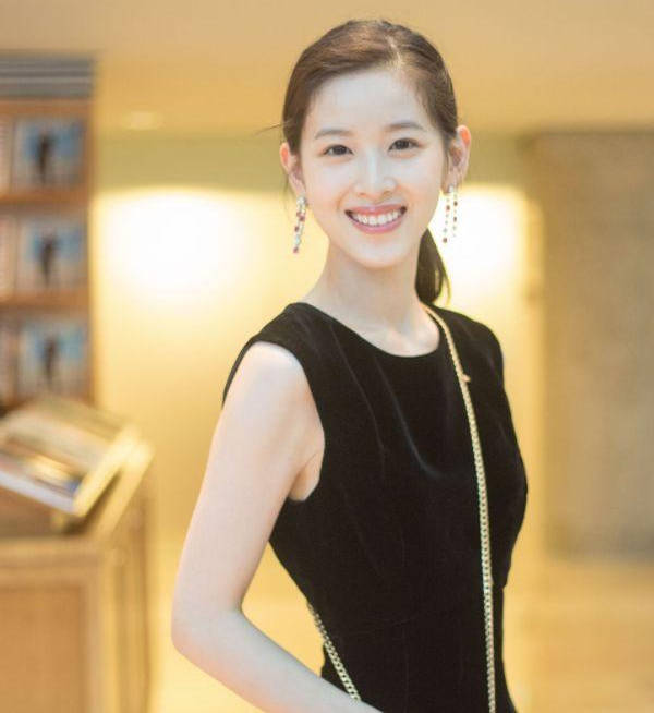 从毕业到身价580亿女富豪,她才用了6年!